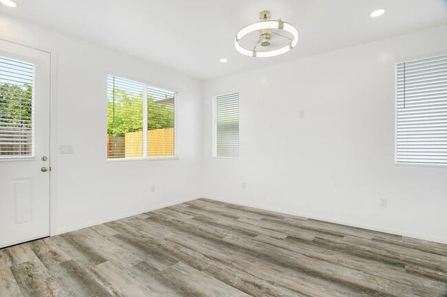 Building Photo - 2077 Grove Ave