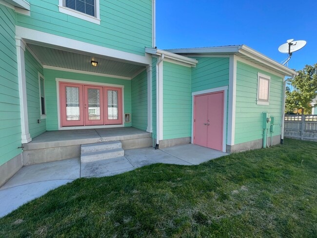 Building Photo - Beautiful 5 Bedroom Home in Daybreak