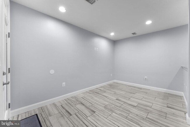 Building Photo - 1416 Meridian Pl NW