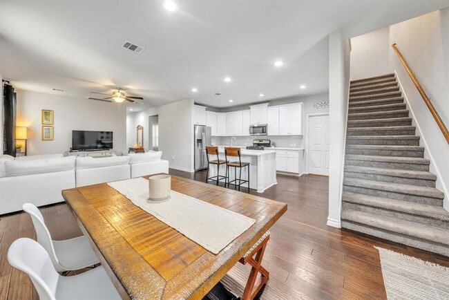 Building Photo - 5404 Golden Canary Ln