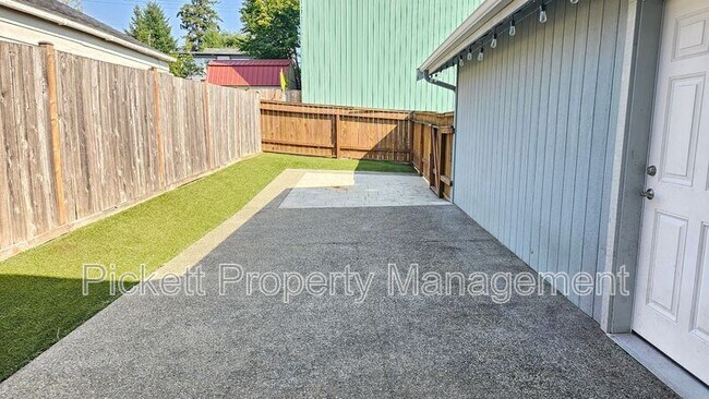 Building Photo - 1506 N Cambrian Ave