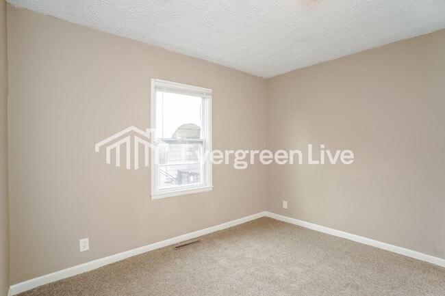 Building Photo - 2410 6th Ave