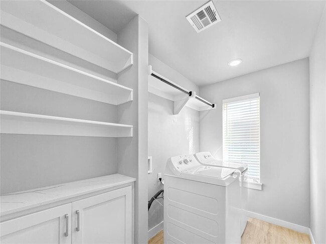 Building Photo - 2608 Crescent Ave