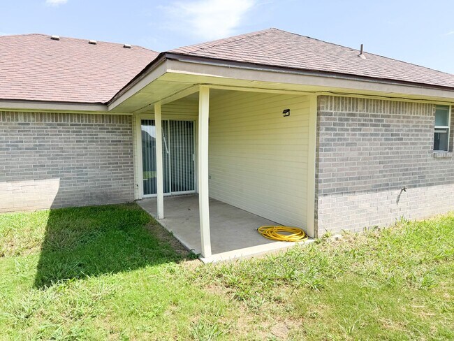 Building Photo - Available 7/21/2025 Beautiful 1 story, 4 b...