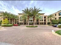 Building Photo - 8 Biltmore Estates Dr