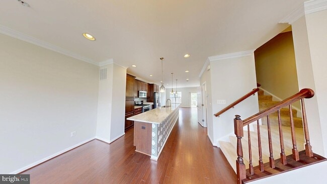 Building Photo - 3616 Summer House St