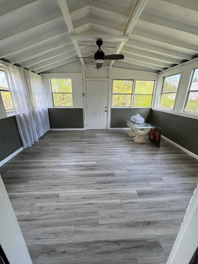 Building Photo - Single Family Home - Over 1 Acre of Land!