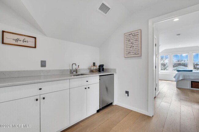 Building Photo - 213 9th Ave