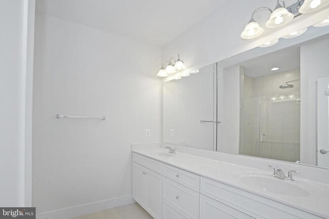 Building Photo - 44734 Roosevelt Sq