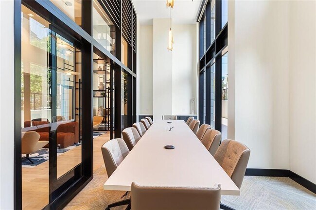 Building Photo - 2425 Peachtree Rd