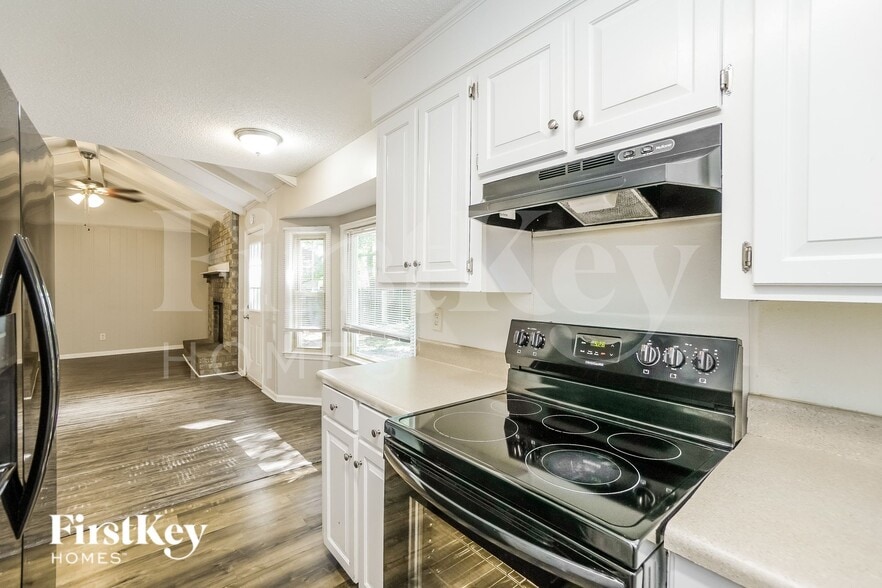 Building Photo - 104 Heron Ct