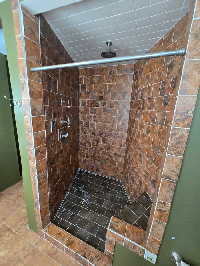 Building Photo - Beautiful 2 Bedroom 1.5 Bathrooms Patterson Park