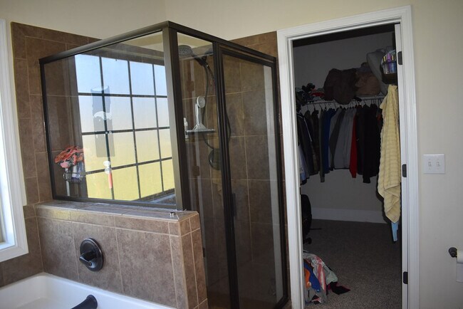 Building Photo - 2190 Harborview Dr
