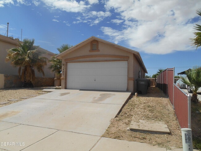 Building Photo - 14017 Tierra Vergel Dr
