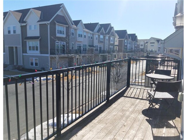 Building Photo - 11898 Emery Village Dr N