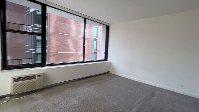 Building Photo - 833 N Dearborn St