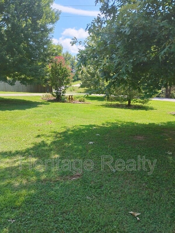 Building Photo - 2707 Lady Bug Ln