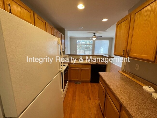 Building Photo - 9106 W Phillips Dr