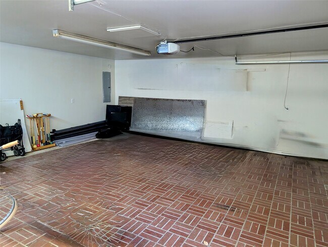 Building Photo - 9618 S Rice Ave