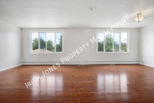 Building Photo - 425 Callodine Ave