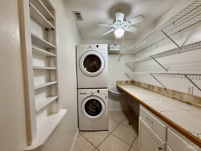 Building Photo - 5071 Springhill Dr