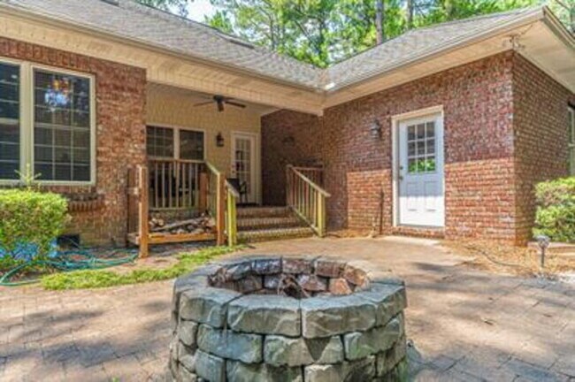 Building Photo - 150 Lost Tree Rd