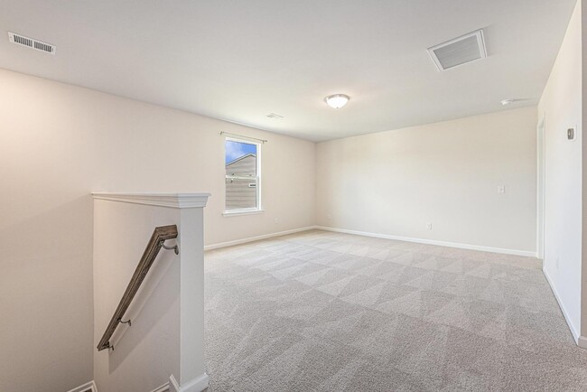 Building Photo - 715 McRoy St