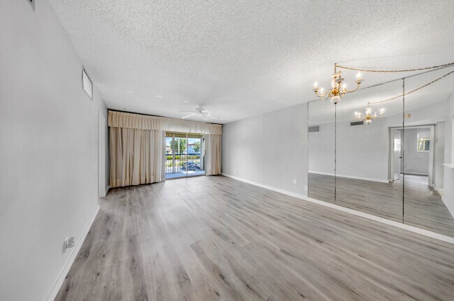 Building Photo - 257 S Cypress Rd