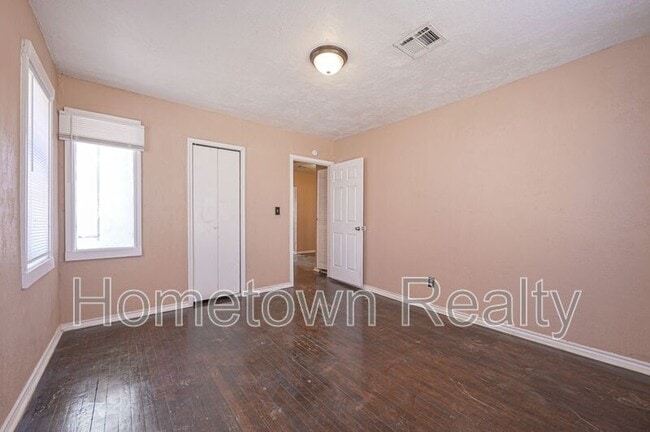 Building Photo - 1605 NW 29th St