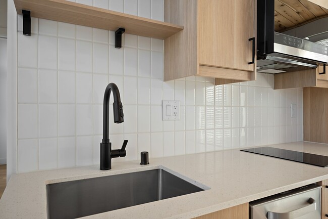 Building Photo - Morris Street Commons Modualr Living! 2/1
