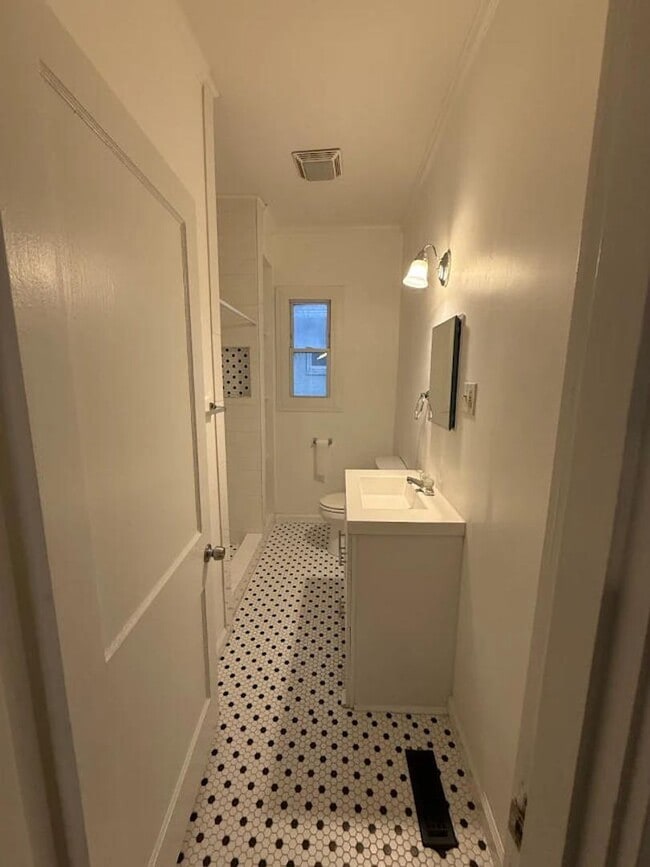 Building Photo - Charming Hillcrest 2-Bed Home with Modern Upgrades & Sunlit Living Spaces