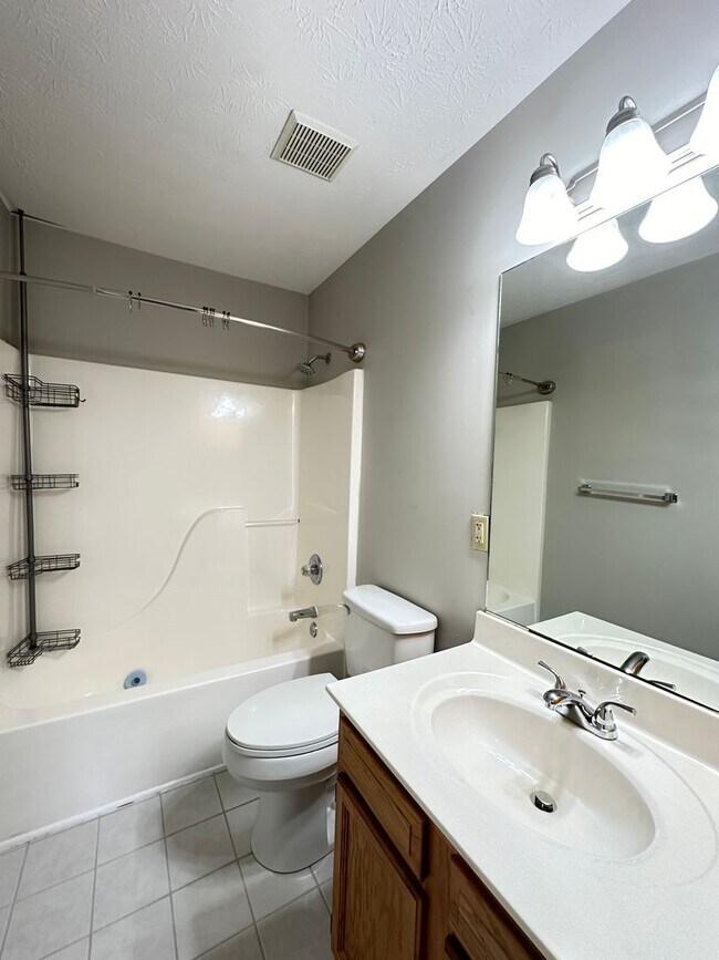 Building Photo - Beautiful 3 BR, 2.5 Bath House in Georgetown! Open Layout, Fenced Backyard, Attached Garage