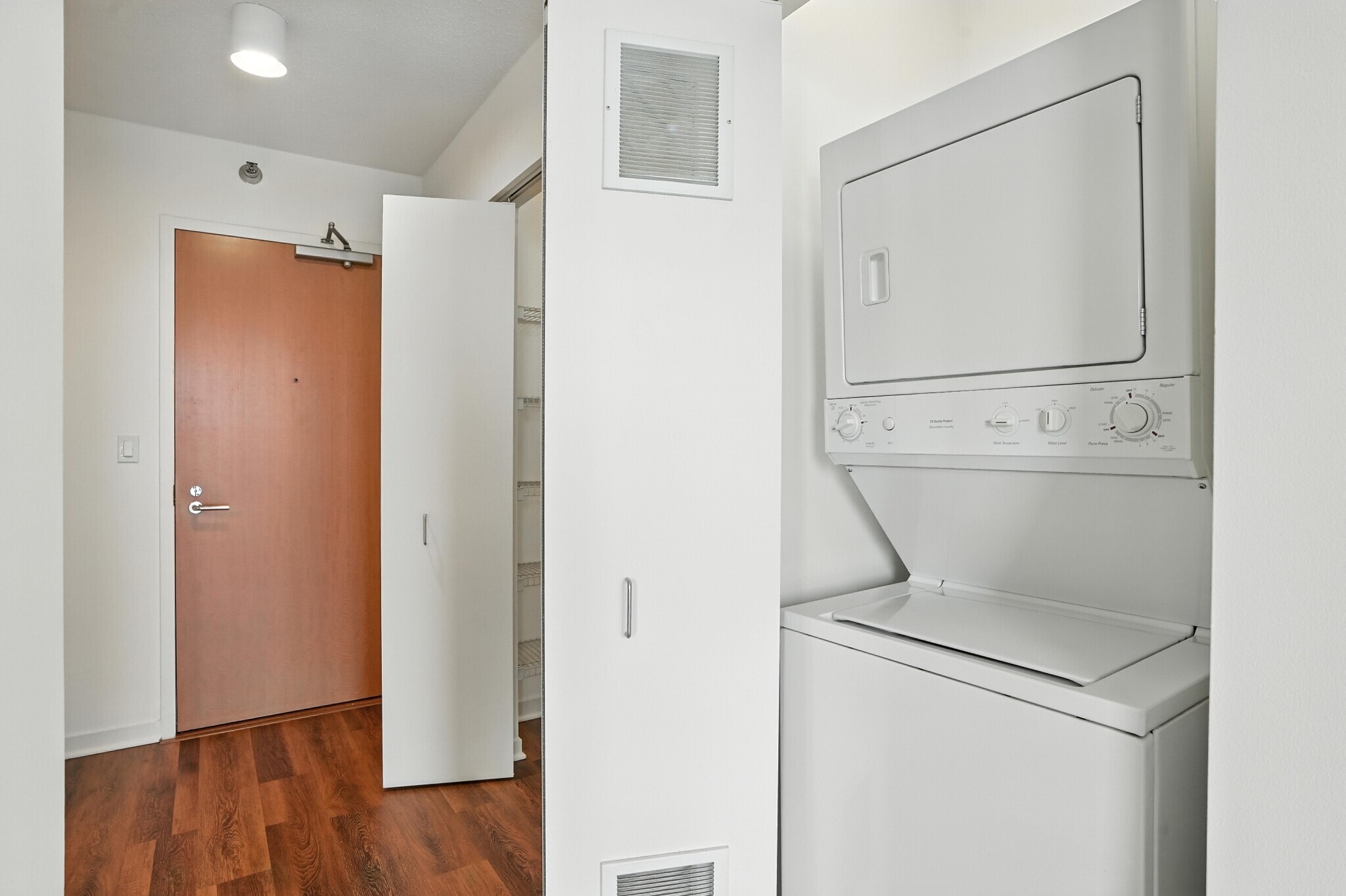 Building Photo - 504 N Kingsbury St