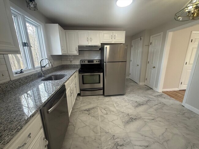 Building Photo - 17 Julian Ln