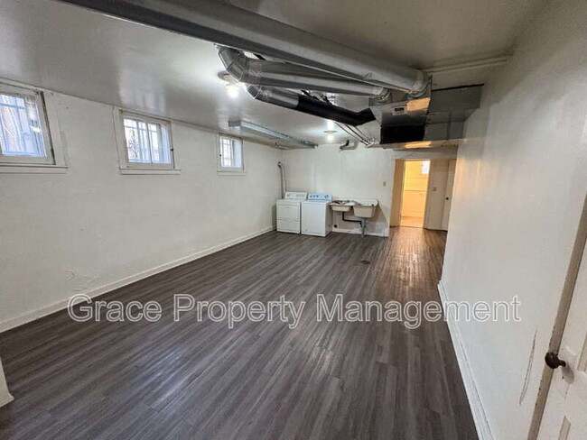 Building Photo - 1442 Perry St
