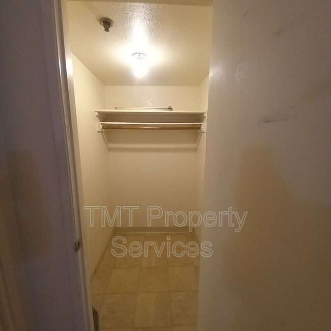 Building Photo - 1021 H St