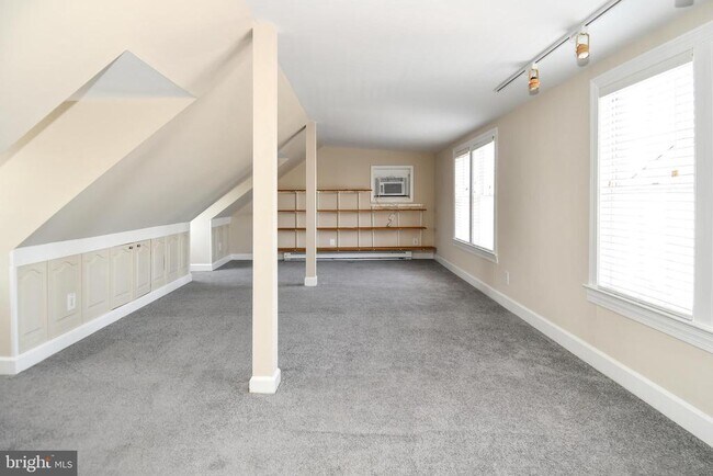 Building Photo - 17 S Madison St