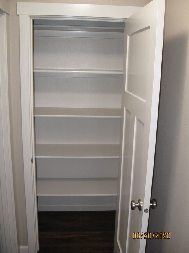 Building Photo - Must See 3 Bedroom with Fenced Yard!