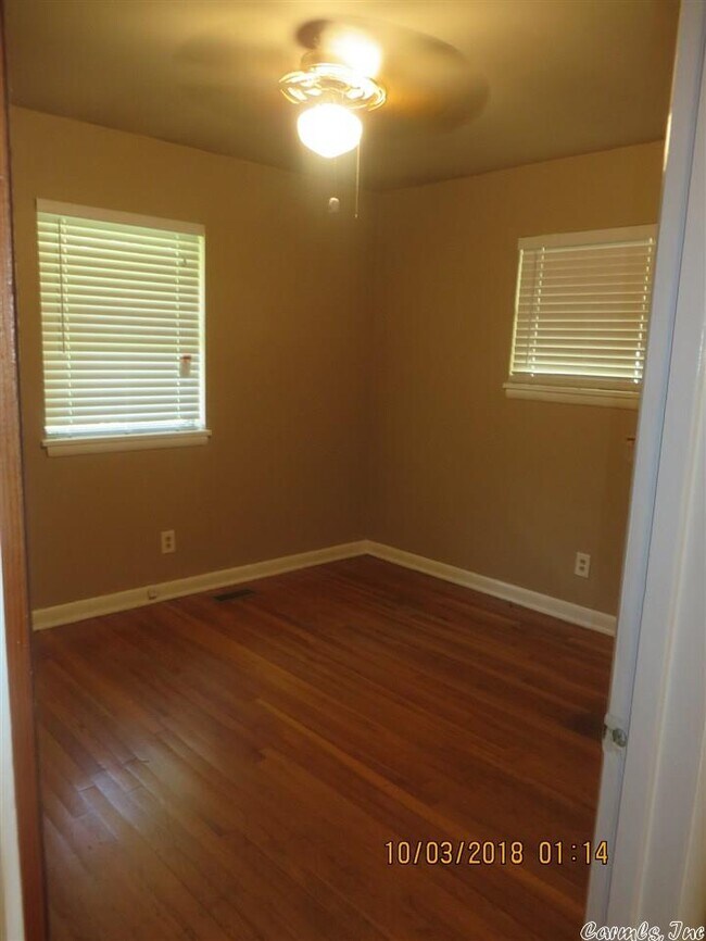 Building Photo - 605 Ridgeway Dr