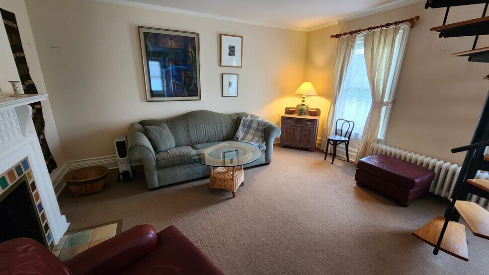 living room - 840 East Ave