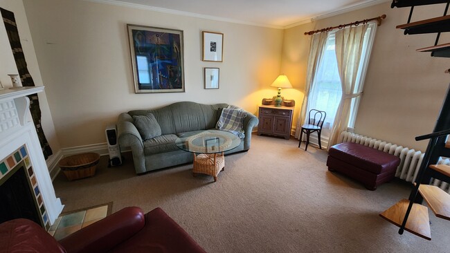 living room - 840 East Ave