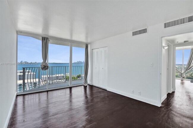 Building Photo - 7601 E Treasure Dr