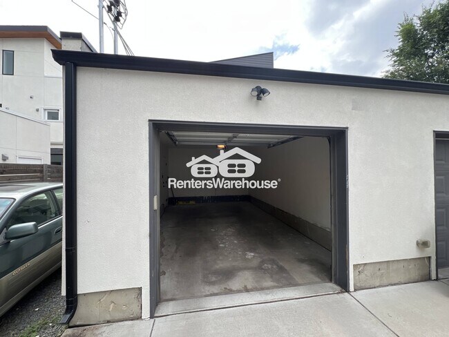 Building Photo - 1338 Perry St