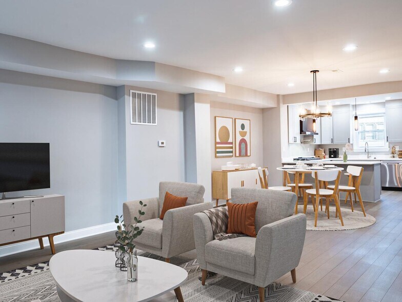 Building Photo - Elegant Petworth townhouse near Rock Creek...