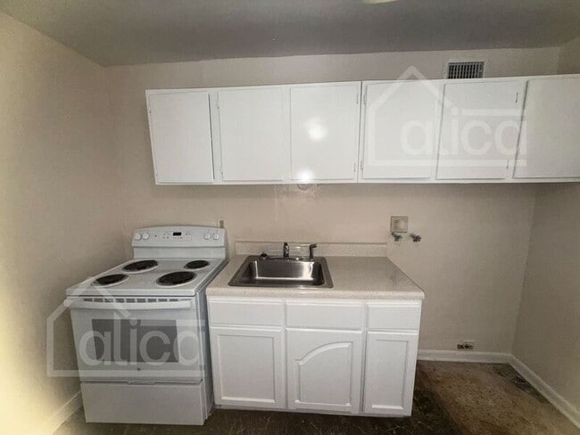 Building Photo - 625 8th St