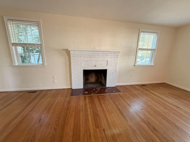 Building Photo - Beautiful 3BR/1.5BA Home in Newport News, VA - Move-in Ready!