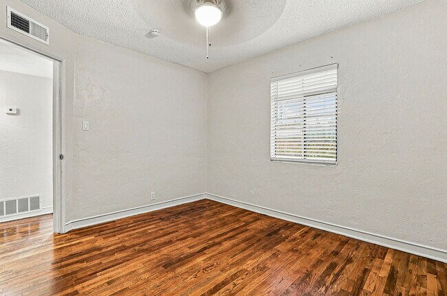 Building Photo - 7713 Veracruz Ave