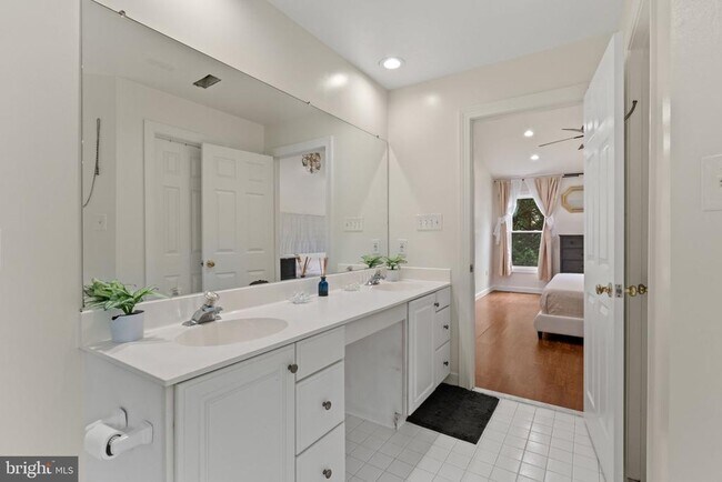 Building Photo - 10009 Puritan Way