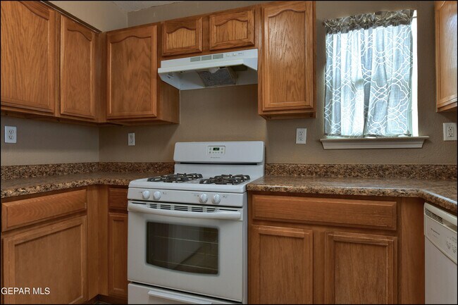 Building Photo - 3404 Blue Earth Ln
