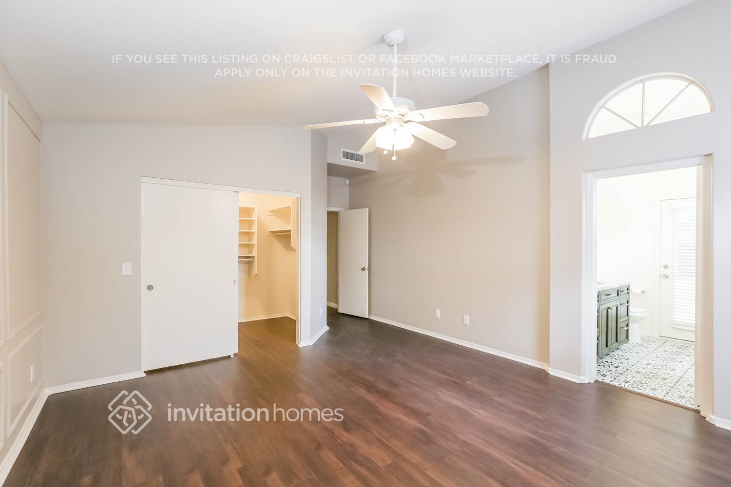 Building Photo - 1002 W Chicago Ct